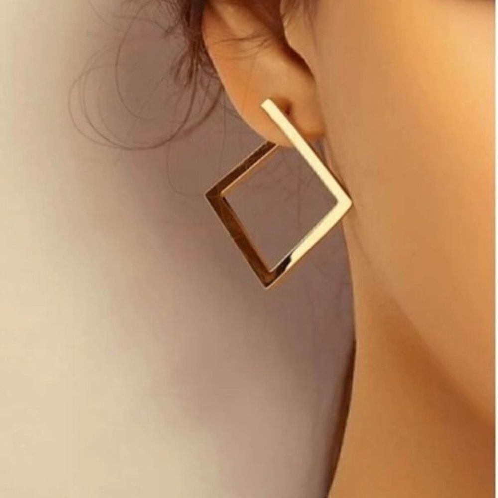 GOLD GEOMETRIC SQUARE EARRINGS 